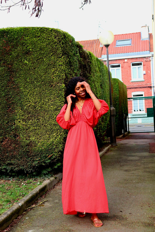 robe longue été femme, robe coton rouge orange, robe fluide bohème chic, robe décolleté V plongeant, robe manches bouffantes, robe légère vacances, robe voile de coton femme, robe maxi tendance 2025, robe été élégante, robe style bohème