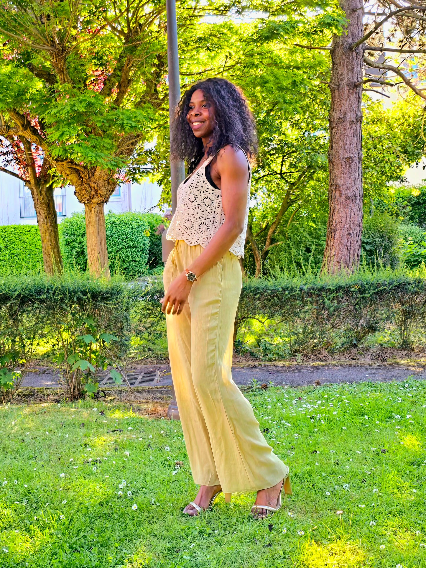 pantalon fluide vert femme, pantalon été léger, pantalon vert bohème, pantalon à cordon Esma Shop, tenue confortable femme,plage, piscine