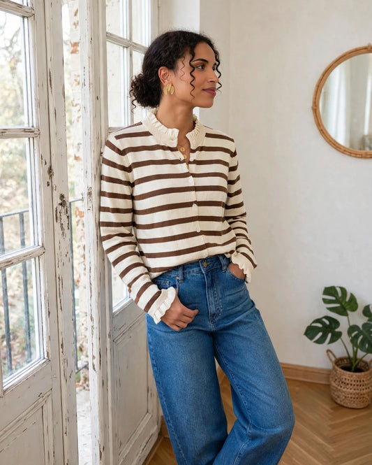 Pull Lison à rayures chocolat et écru, col volanté