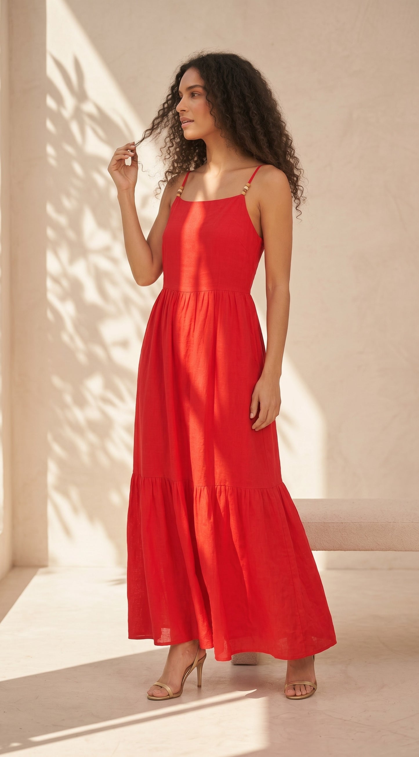 Robe Longue Rouge à Bretelles et Détails Perles