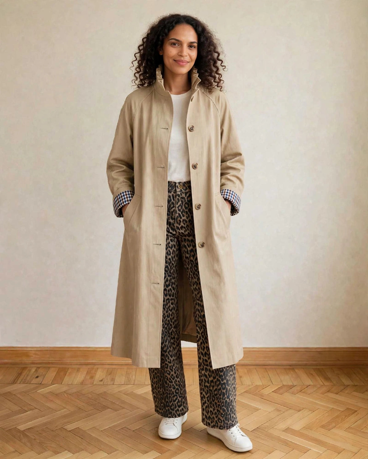 Trench long beige femme col volante froufrou vue face 