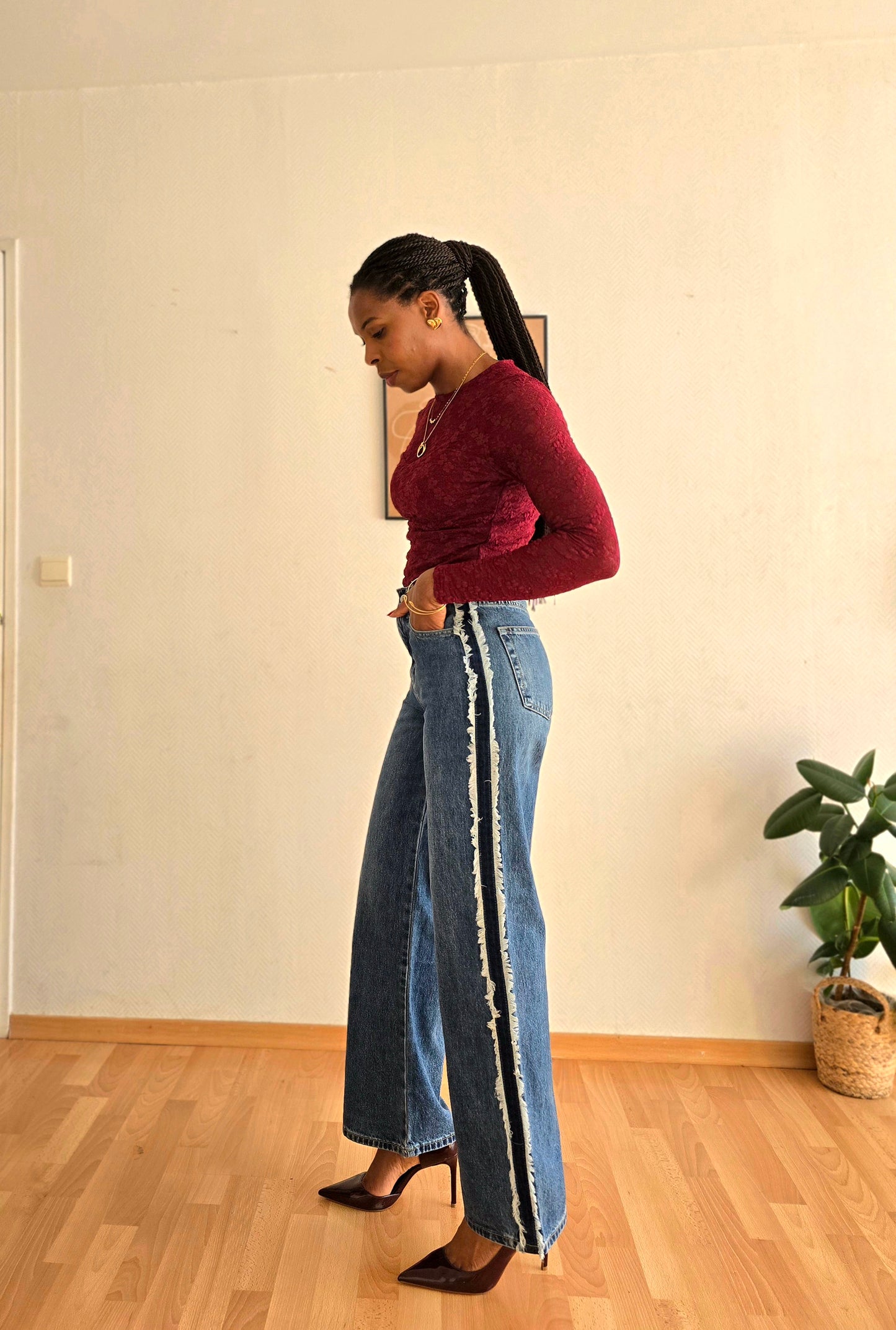 détail couture côté jean femme straight tendance