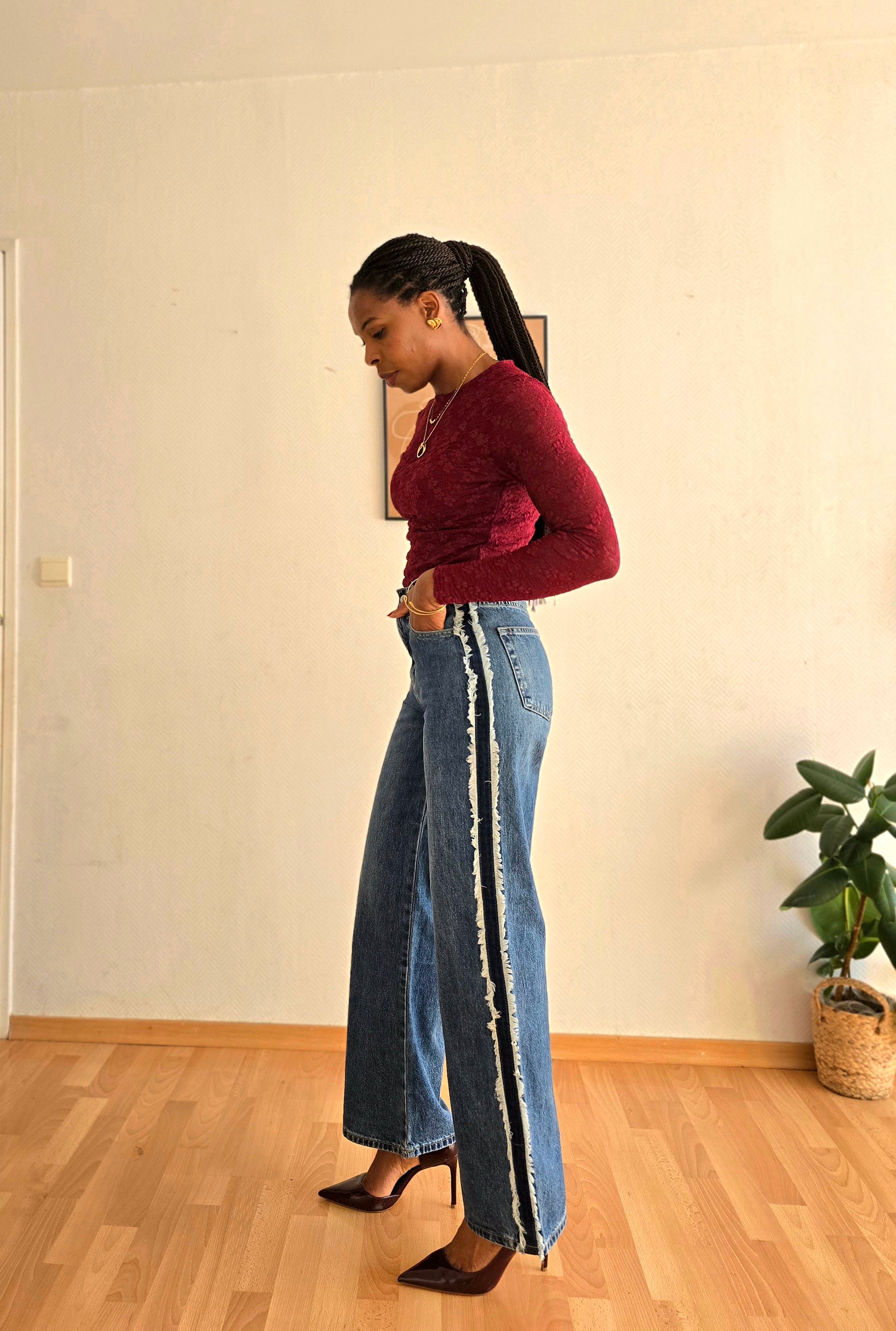 détail couture côté jean femme straight tendance
