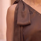detail-noeud-epaule-robe-soiree-satin marron