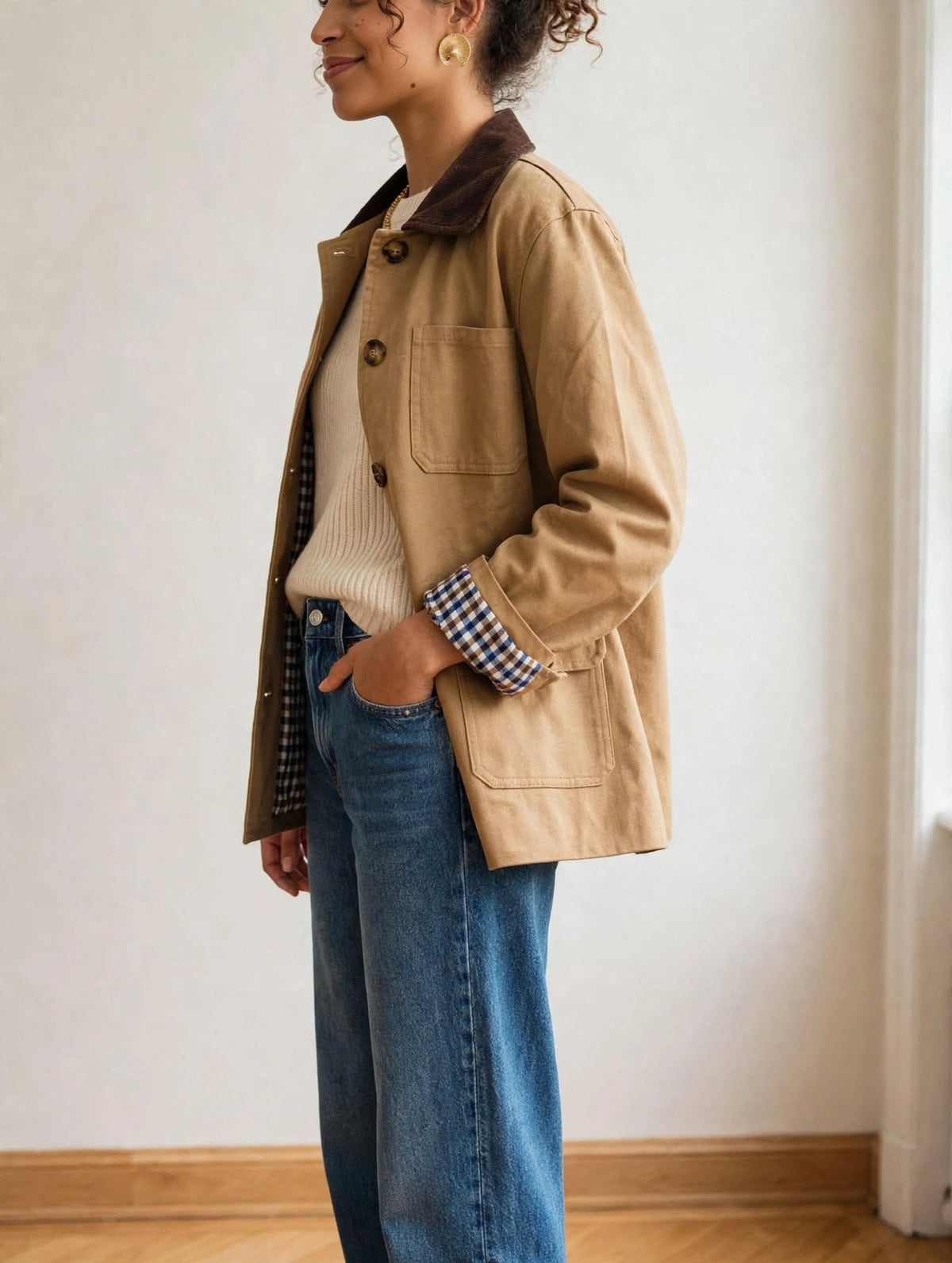 detail col velours côtelé marron veste travail femme