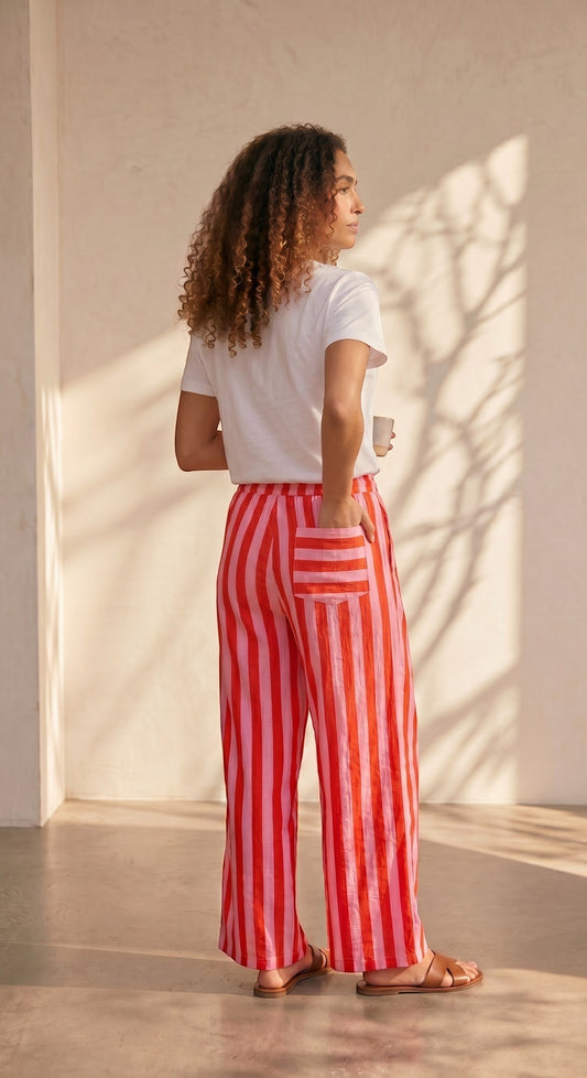 Pantalon large rayé rose et rouge en viscose et polyester, taille mi-haute élastiquée, par Esma Shop.