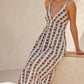 Esma Shop Robe longue blanche à rayures rouges et motif floral, décolleté plongeant, fines bretelles.