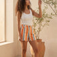 Short en coton Esma Shop à rayures verticales orange et bleues, taille haute, avec bordure festonnée.