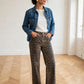  detail taille haute bouton jean leopard femme 