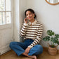 pull marinière chocolat porté avec jean brut taille haute