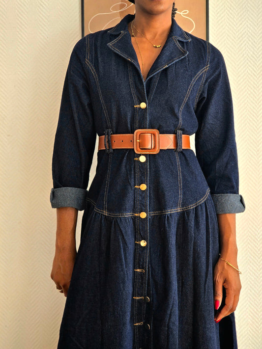 
robe maxi en denim brut élégante ceinturée