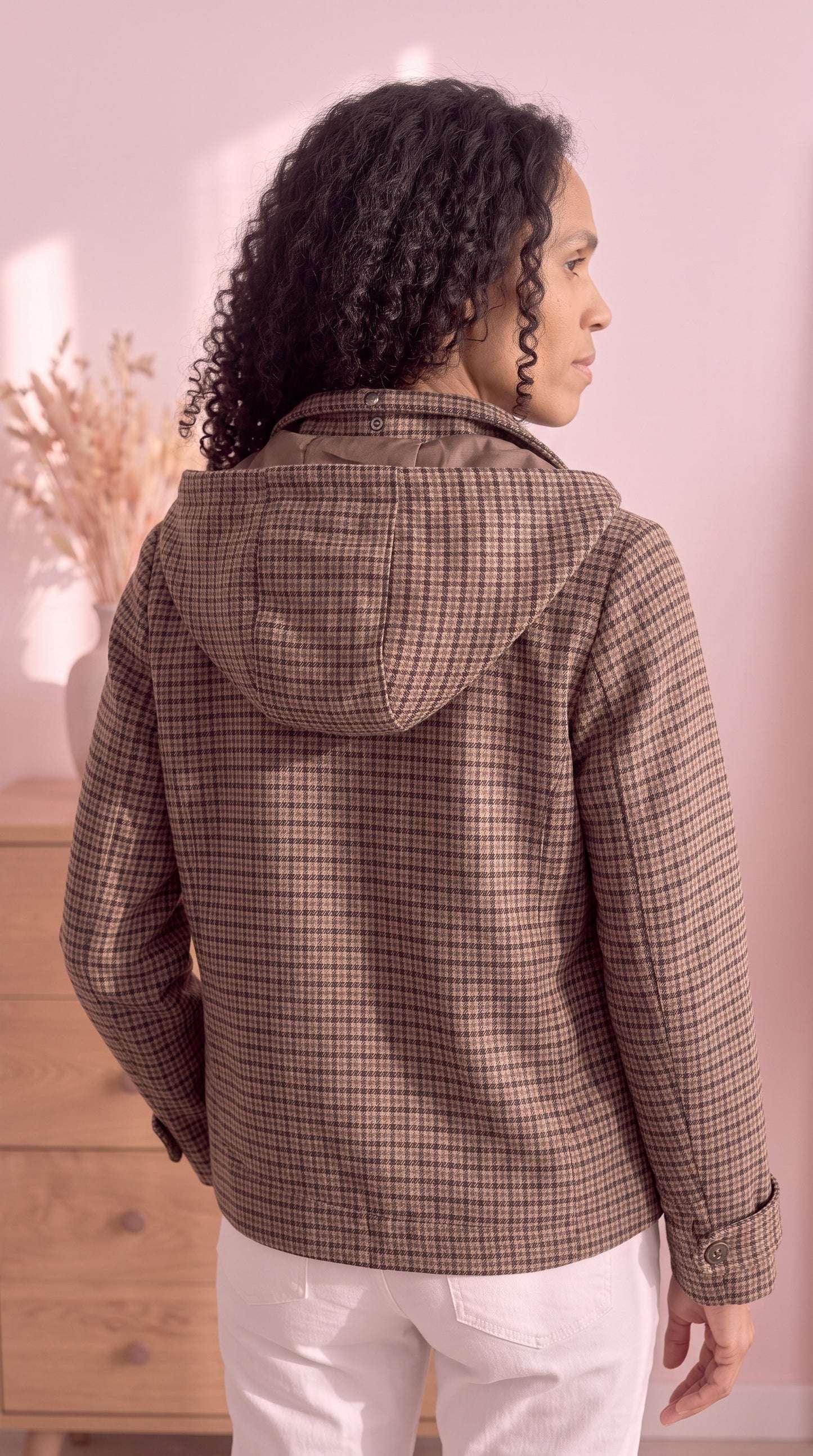 veste-courte-femme-mi-saison-vue-de-dos
