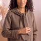 veste-pied-de-poule-portee-ouverte-look-casual-chic