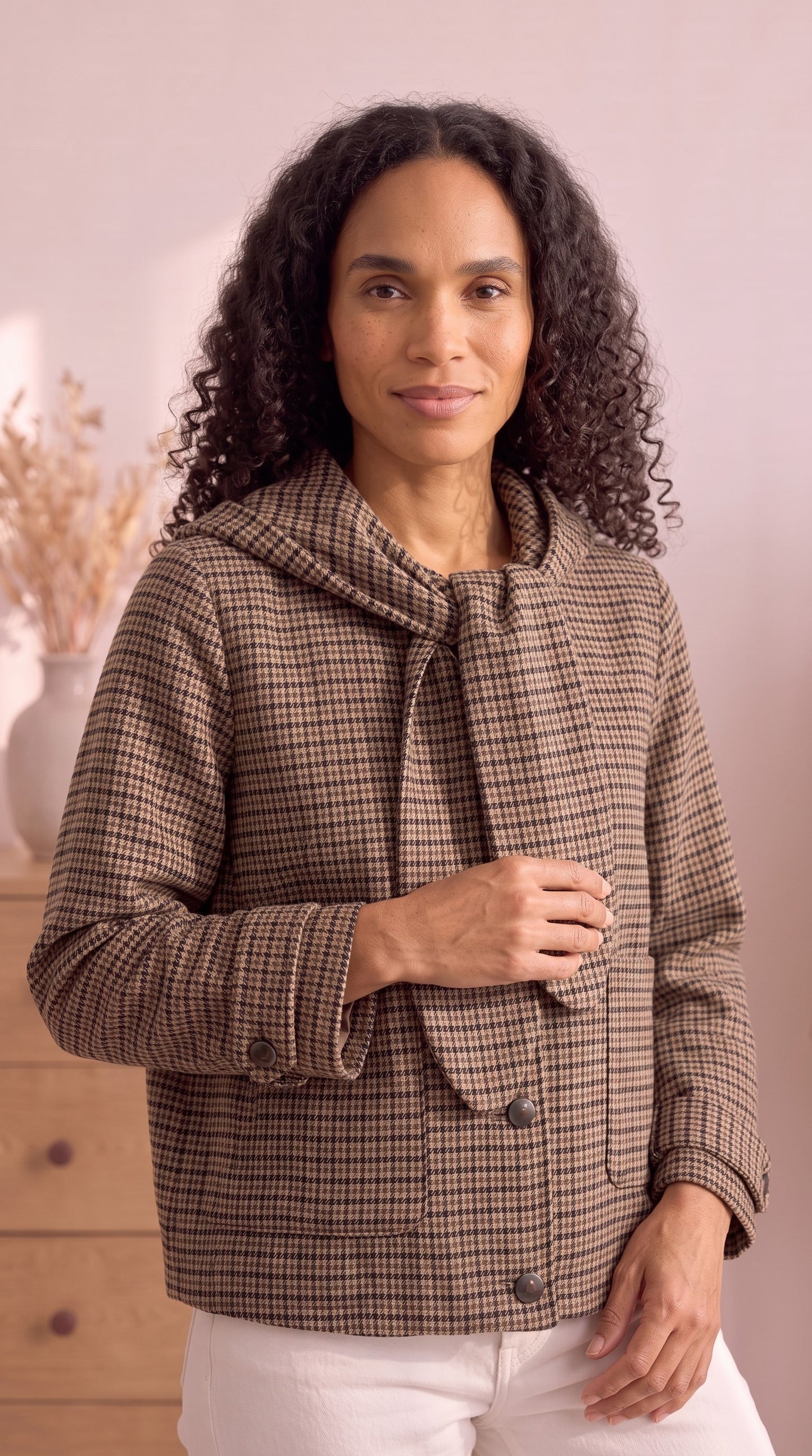 veste-pied-de-poule-portee-ouverte-look-casual-chic