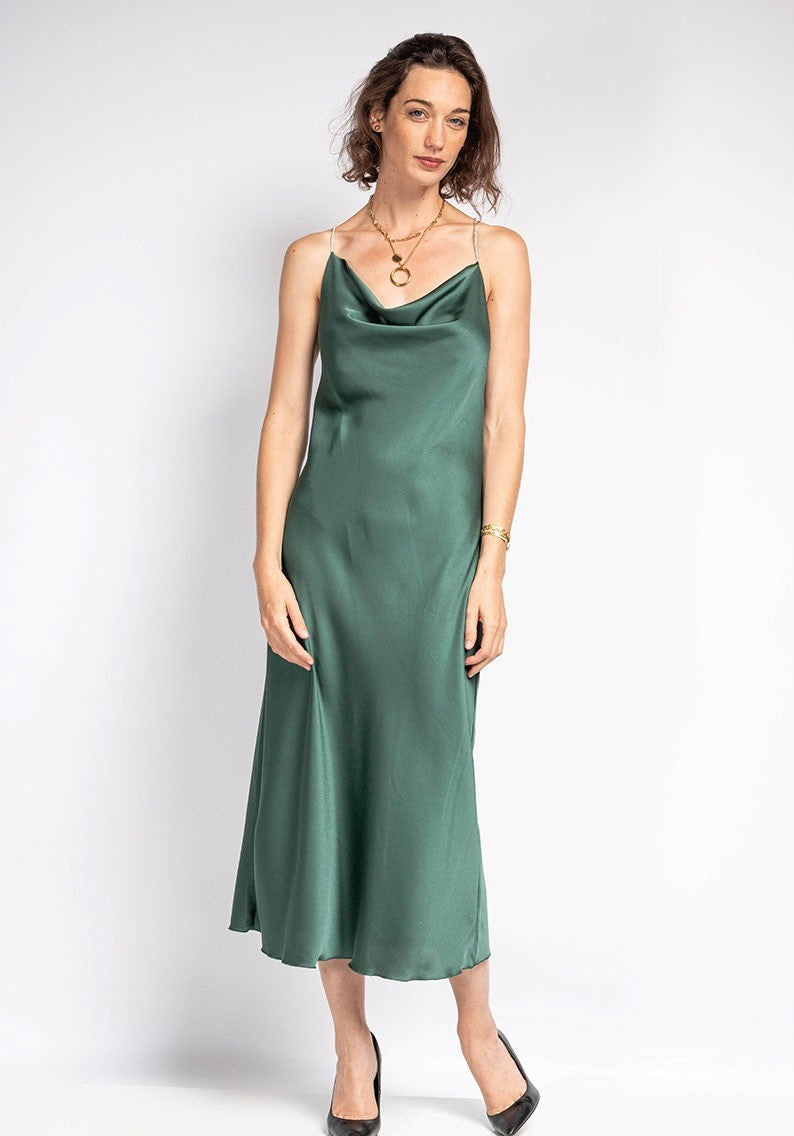 Robe en satin bretelle